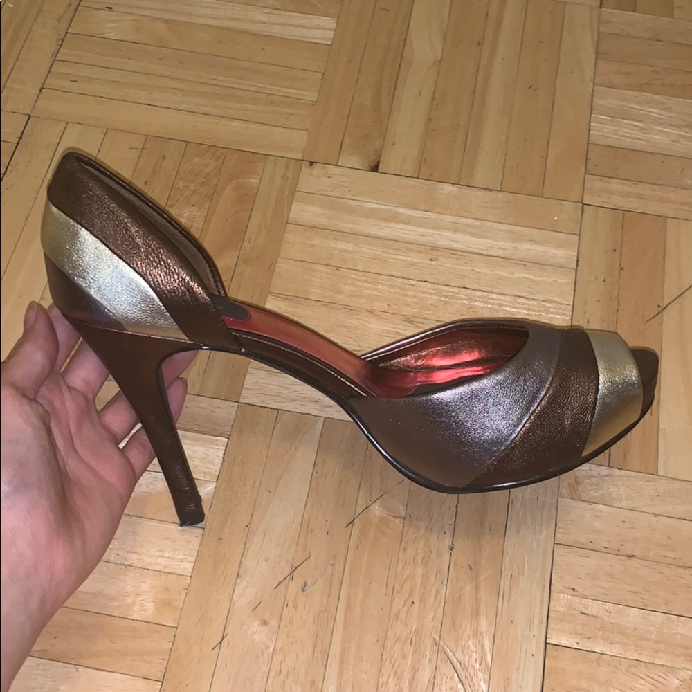 Gorgeous silver gold and bronze heels💓